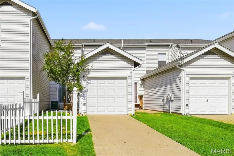 private courtyard & patio — 744 Hyde Drive, O'Fallon, MO 63366
