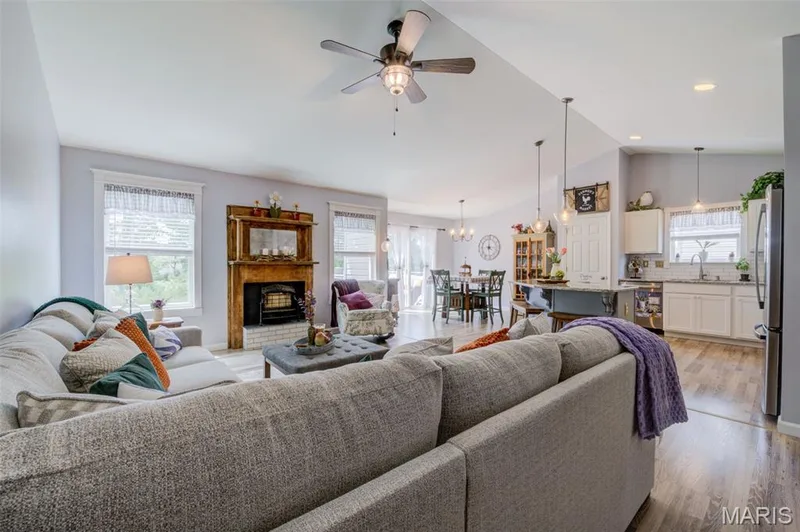 418 Dusty Brook Drive, O'Fallon, MO 63366 — listing photo 8 of 44