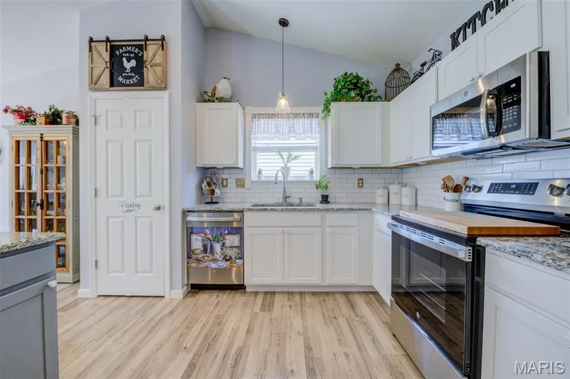 418 Dusty Brook Drive, O'Fallon, MO 63366 — listing photo 12 of 44