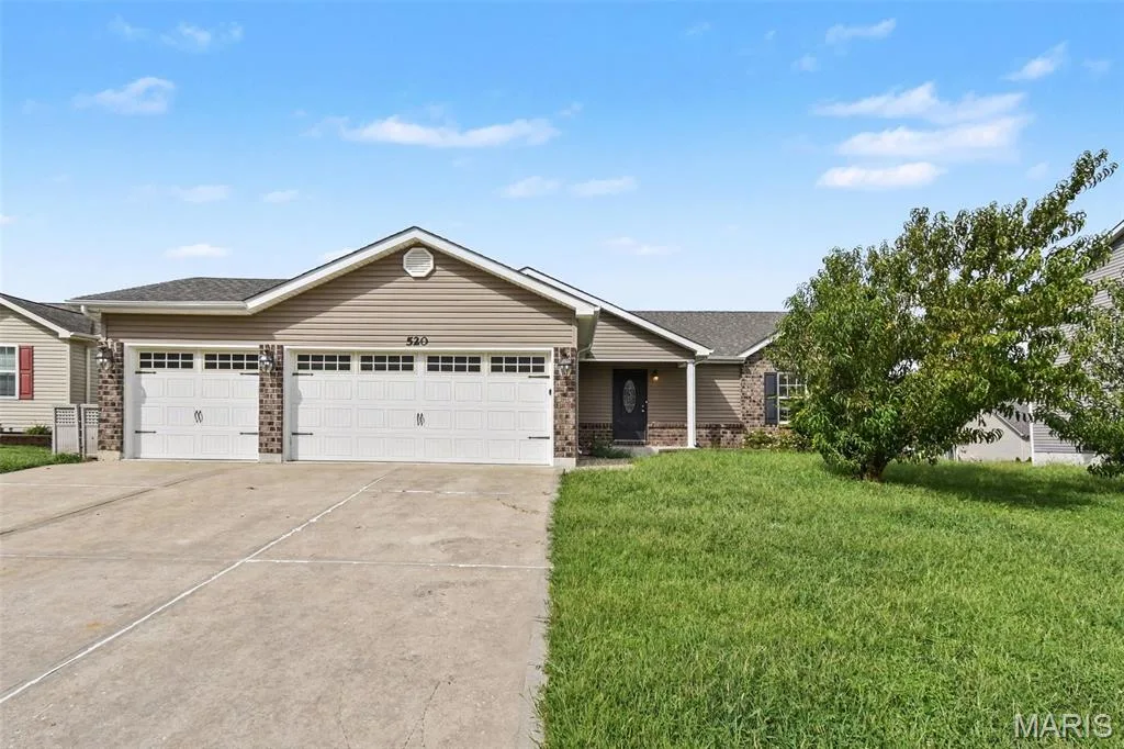 520 Sceptre Road, Wentzville, MO 63385 — listing photo 1 of 15