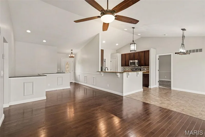 520 Sceptre Road, Wentzville, MO 63385 — listing photo 3 of 15