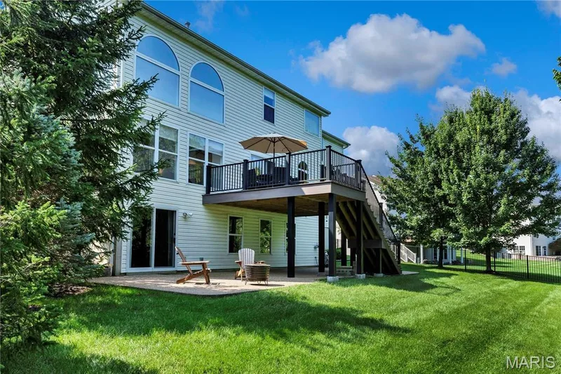 Tranquil spot for all your outdoor activities! — 611 Knollshire Way, Dardenne Prairie, MO 63368