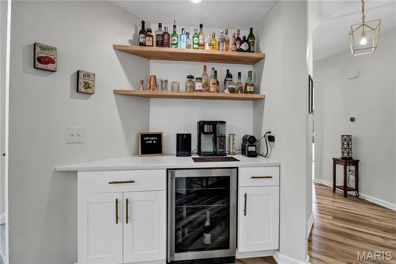 Beverage Bar Station — 611 Knollshire Way, Dardenne Prairie, MO 63368