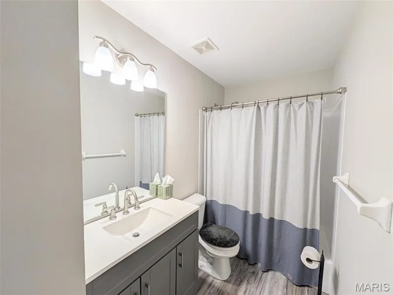 Ensuite Bath — 611 Knollshire Way, Dardenne Prairie, MO 63368