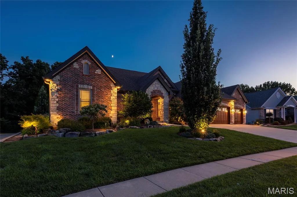 428 Fort Saratoga, St Charles, MO 63303 — listing photo 1 of 38