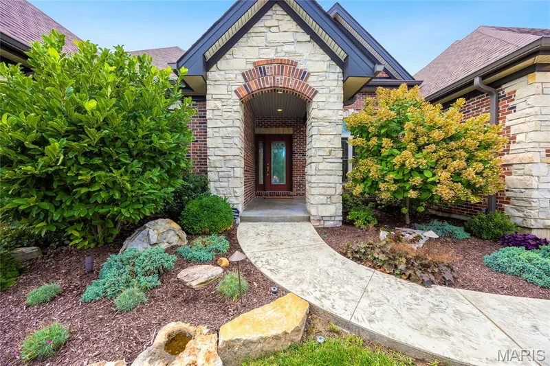 428 Fort Saratoga, St Charles, MO 63303 — listing photo 3 of 38