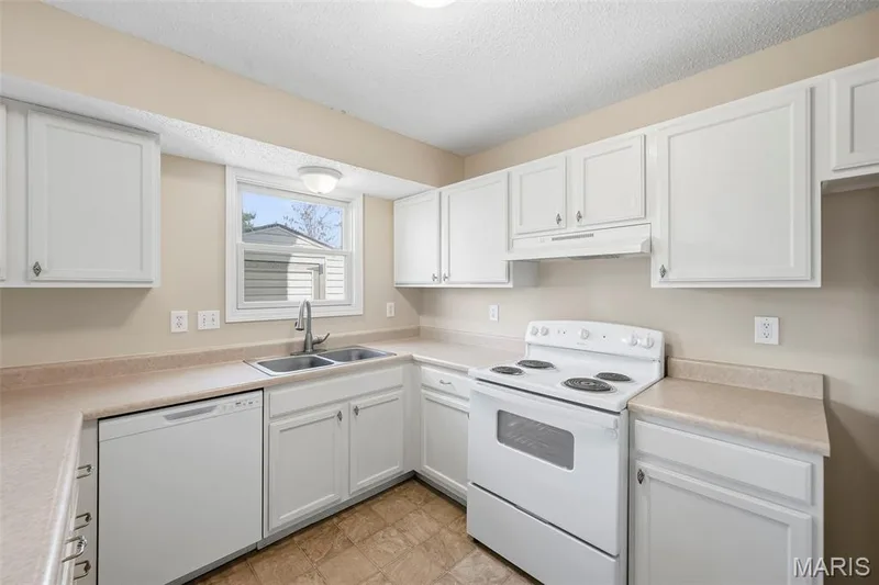 Bright white kitchen — 15 Tyler Court #2101A, Wentzville, MO 63385