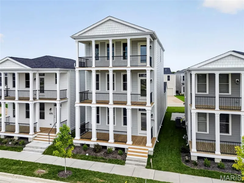 4204 Marais Temps Clair Drive, St Charles, MO 63301 — listing photo 4 of 70