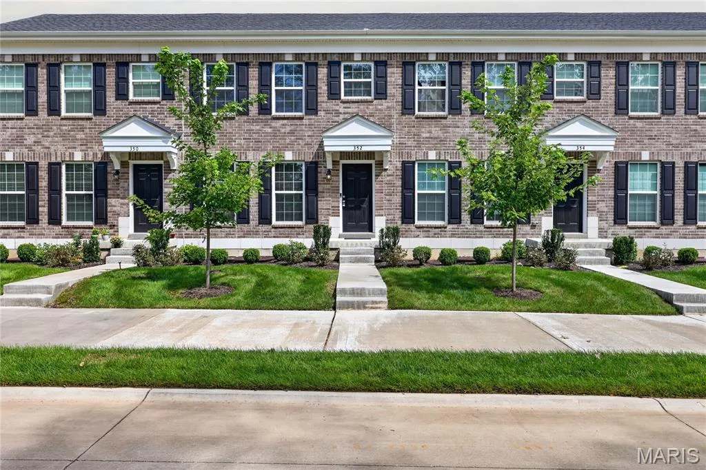 352 Fall Harvest Parkway, Wentzville, MO 63385 — listing photo 1 of 39