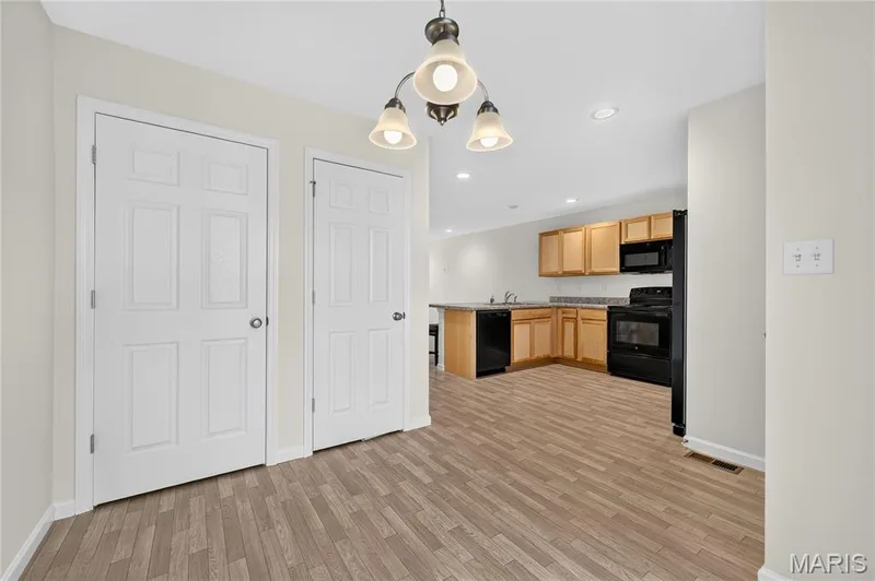 352 Fall Harvest Parkway, Wentzville, MO 63385 — listing photo 2 of 39