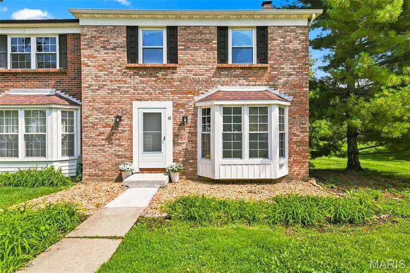 16 Coach Court, St Peters, MO 63376 — listing photo 1 of 30
