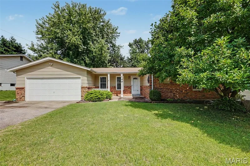 149 Hunters Ridge, St Charles, MO 63301 — listing photo 1 of 35