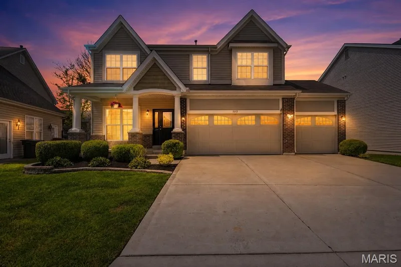 103 Berry Manor Circle, St Peters, MO 63376 — listing photo 2 of 38