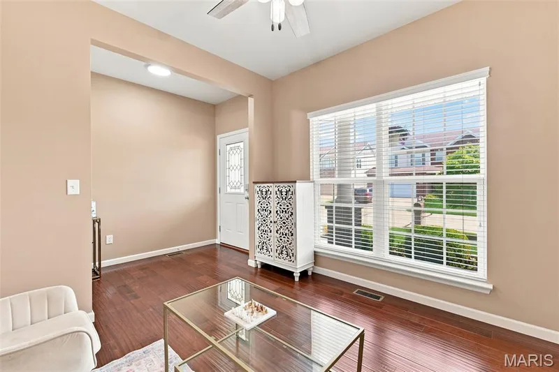 103 Berry Manor Circle, St Peters, MO 63376 — listing photo 5 of 38