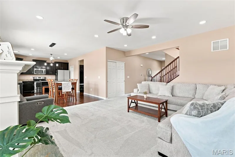 103 Berry Manor Circle, St Peters, MO 63376 — listing photo 9 of 38