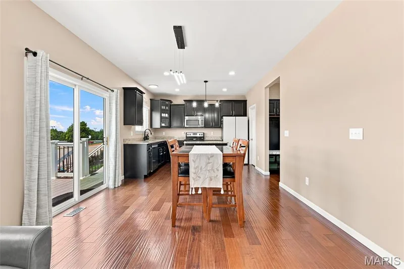 103 Berry Manor Circle, St Peters, MO 63376 — listing photo 10 of 38