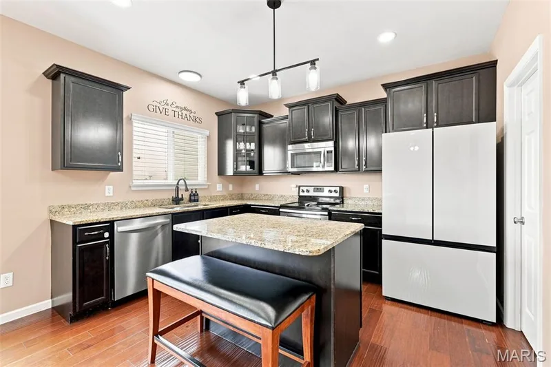 103 Berry Manor Circle, St Peters, MO 63376 — listing photo 11 of 38