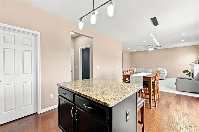 103 Berry Manor Circle, St Peters, MO 63376 — listing photo 13 of 38