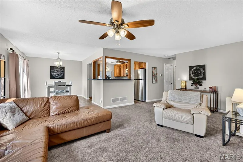 42 Bridgeport Drive, St Charles, MO 63304 — listing photo 2 of 30