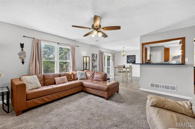 42 Bridgeport Drive, St Charles, MO 63304 — listing photo 3 of 30