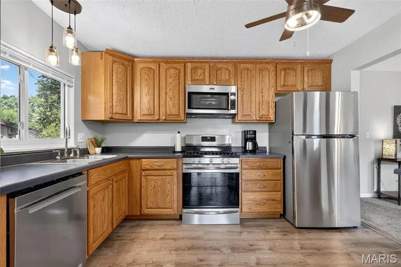 42 Bridgeport Drive, St Charles, MO 63304 — listing photo 5 of 30