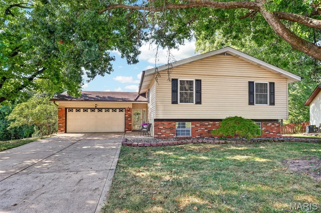 42 Bridgeport Drive, St Charles, MO 63304 — listing photo 1 of 30
