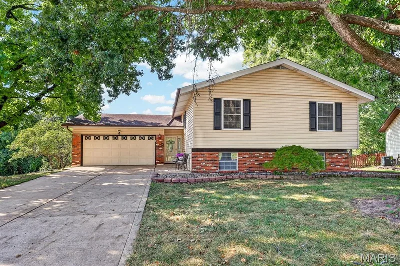 42 Bridgeport Drive, St Charles, MO 63304 — listing photo 1 of 30