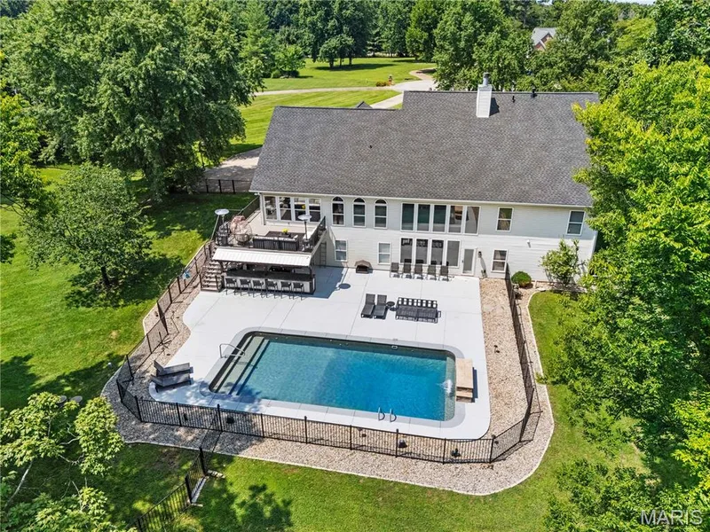 620 Forest Meadow Court, Defiance, MO 63341 — listing photo 3 of 36