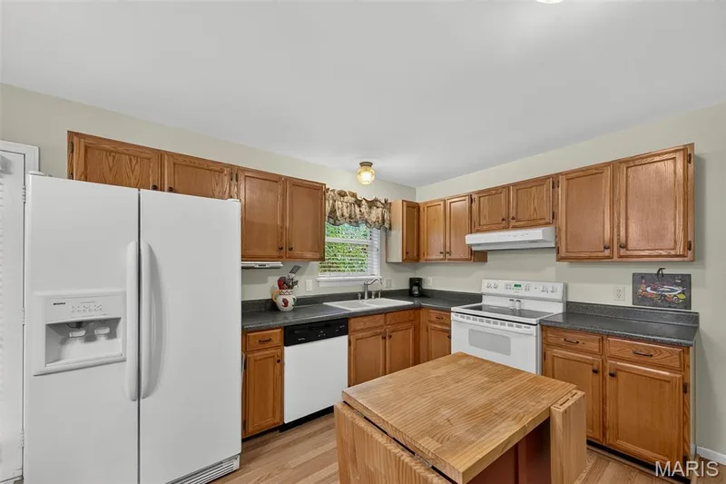 1103 Athena Way, St Peters, MO 63376 — listing photo 15 of 35