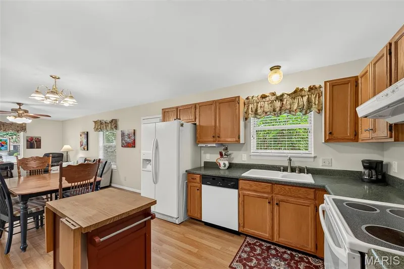 1103 Athena Way, St Peters, MO 63376 — listing photo 16 of 35