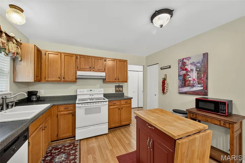 1103 Athena Way, St Peters, MO 63376 — listing photo 17 of 35