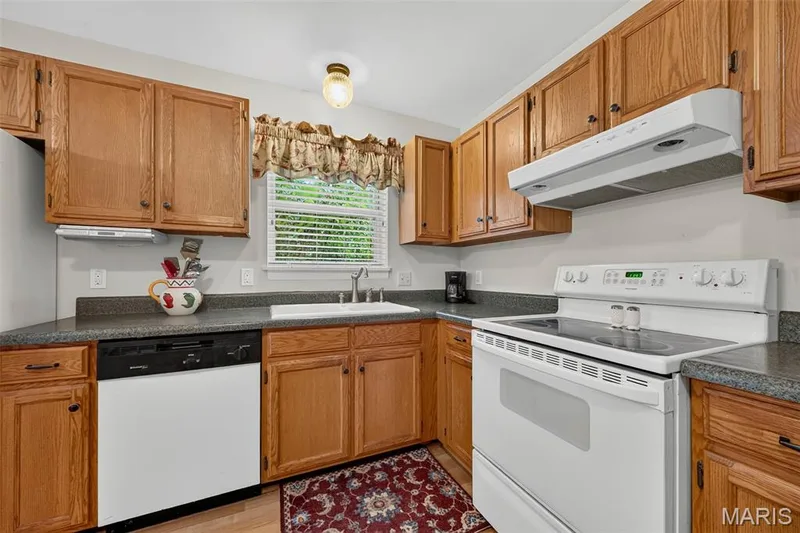 1103 Athena Way, St Peters, MO 63376 — listing photo 18 of 35