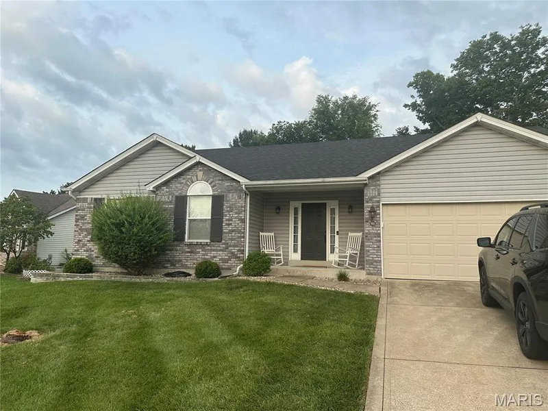 991 Reddington Oaks Court, St Charles, MO 63304 — listing photo 2 of 15