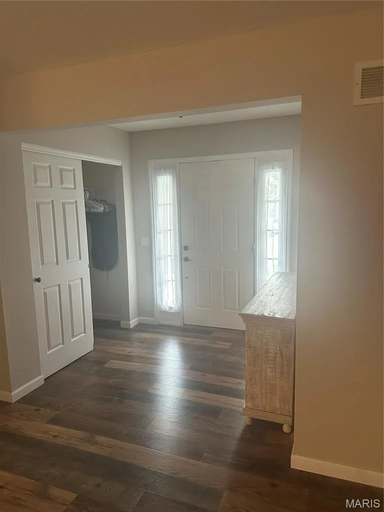 991 Reddington Oaks Court, St Charles, MO 63304 — listing photo 4 of 15