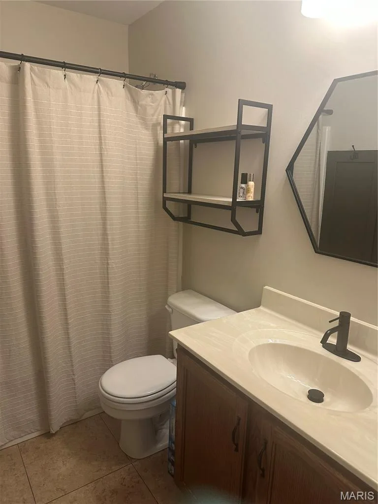 991 Reddington Oaks Court, St Charles, MO 63304 — listing photo 8 of 15