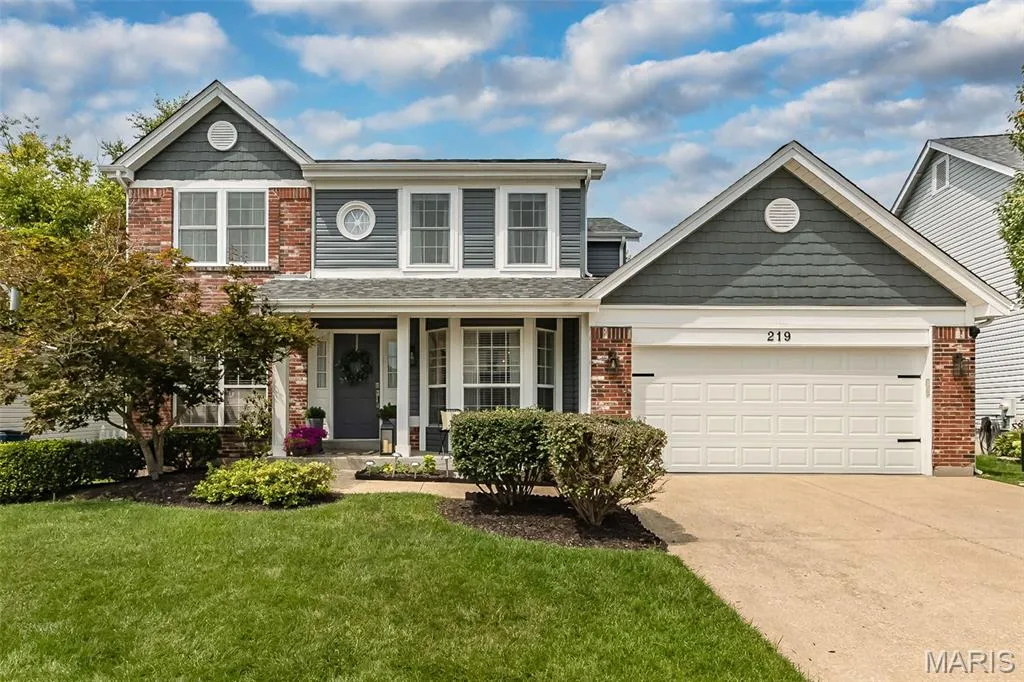 New roof and siding — 219 Cheval Square Drive, Chesterfield, MO 63005