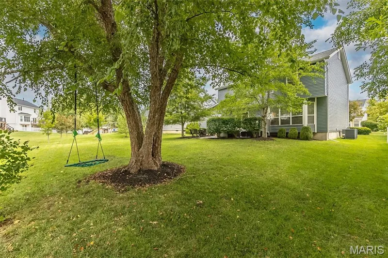 219 Cheval Square Drive, Chesterfield, MO 63005 — listing photo 35 of 37