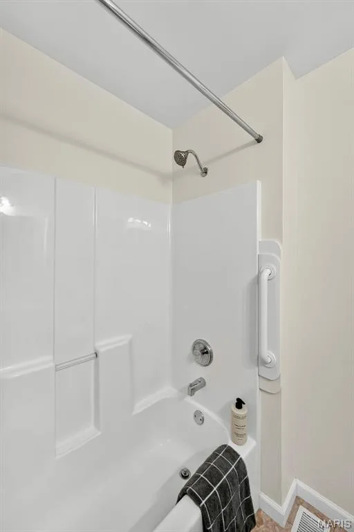 Hall bathroom. — 1761 Fairview Farms Circle, Wentzville, MO 63385