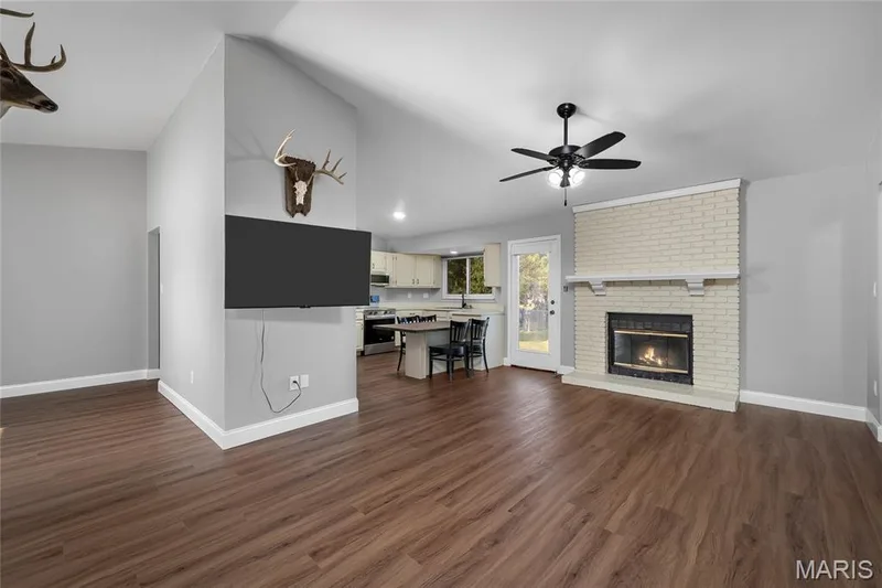 1157 Spencer Road, St Peters, MO 63376 — listing photo 3 of 16