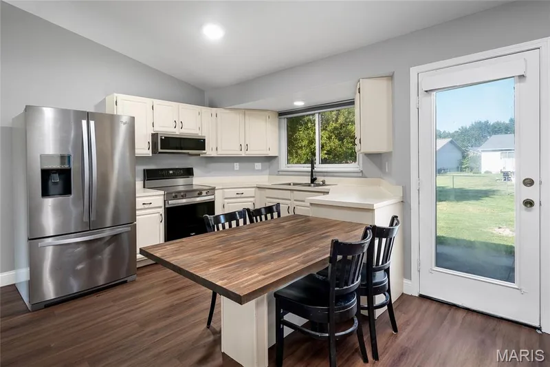 1157 Spencer Road, St Peters, MO 63376 — listing photo 6 of 16