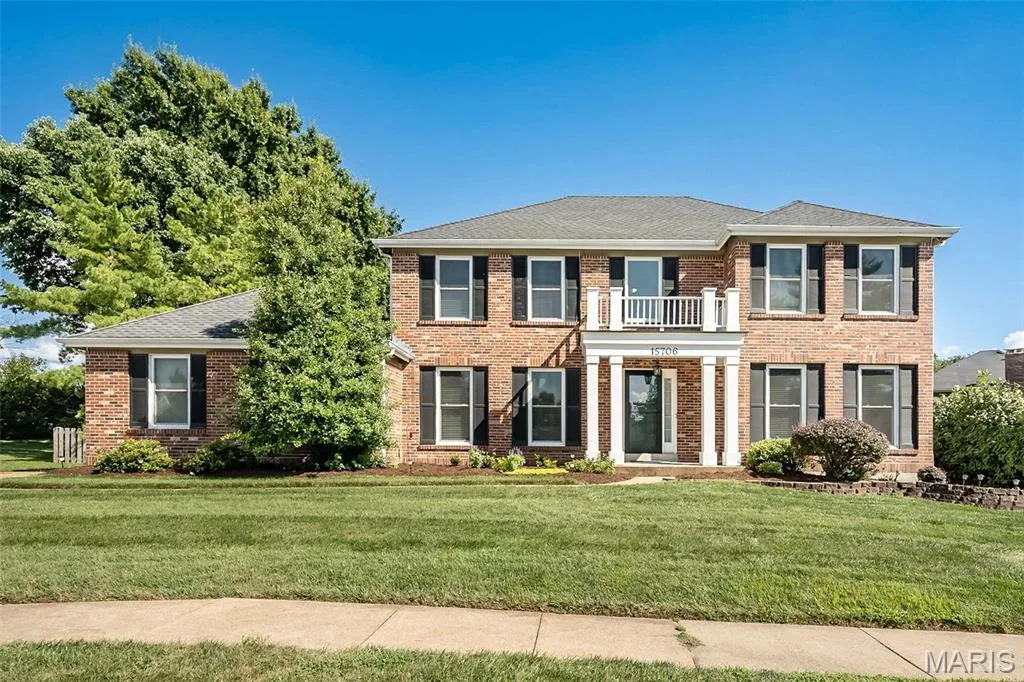 Welcome Home to 15706 Heathercroft Dr — 15706 Heathercroft Drive, Chesterfield, MO 63017