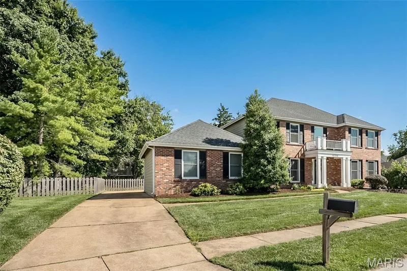 Rear entry garage — 15706 Heathercroft Drive, Chesterfield, MO 63017