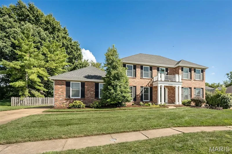 15706 Heathercroft Drive, Chesterfield, MO 63017 — listing photo 4 of 53