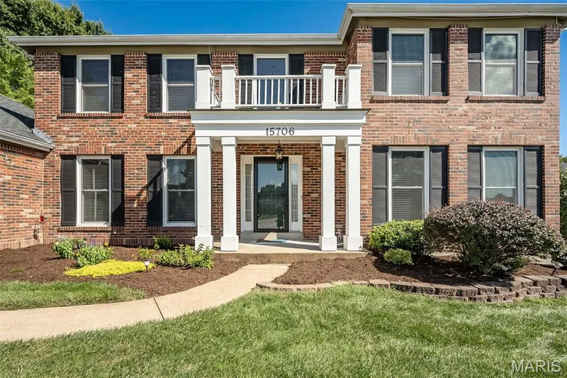15706 Heathercroft Drive, Chesterfield, MO 63017 — listing photo 5 of 53