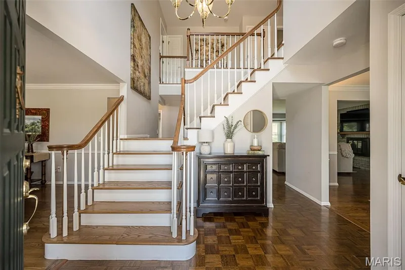 2 story foyer with T-staircase — 15706 Heathercroft Drive, Chesterfield, MO 63017