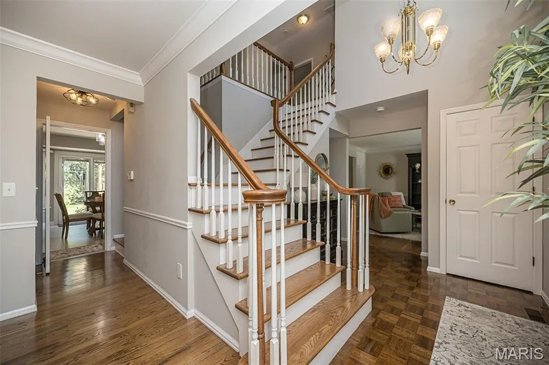 15706 Heathercroft Drive, Chesterfield, MO 63017 — listing photo 7 of 53