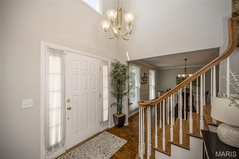 15706 Heathercroft Drive, Chesterfield, MO 63017 — listing photo 8 of 53
