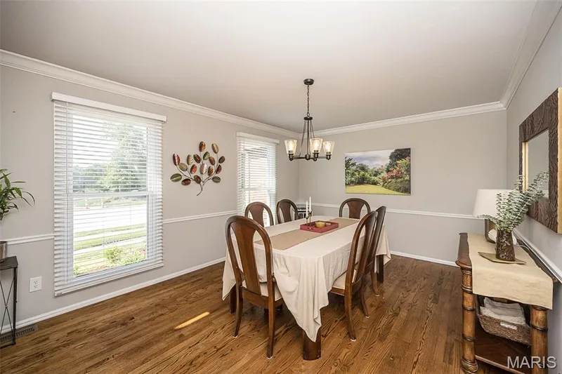 15706 Heathercroft Drive, Chesterfield, MO 63017 — listing photo 10 of 53