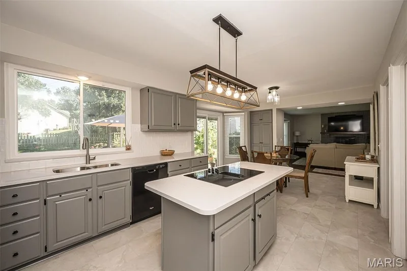 15706 Heathercroft Drive, Chesterfield, MO 63017 — listing photo 24 of 53