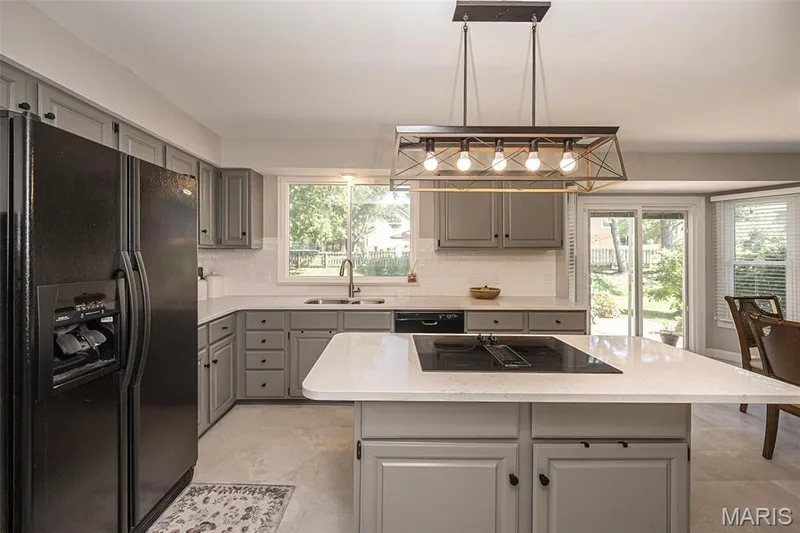 15706 Heathercroft Drive, Chesterfield, MO 63017 — listing photo 25 of 53